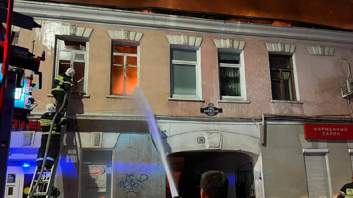 В центре оккупированной Ялты произошел масштабный пожар в двухэтажном доме. Что известно  | ОБНОВЛЕНО